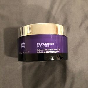 Monat Masque